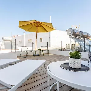 Precioso Atico De Diseno, Gran Terraza De 35 M2 Y De 16 M2 Y Garaje En Pleno Centro Apartamento
